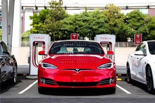Tesla sắp ra mắt pin xe điện chạy 1.609.344 km mới hỏng