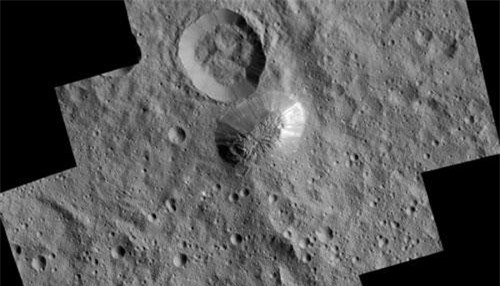 Bất ngờ với ngọn núi bí ẩn trên hành tinh lùn Ceres