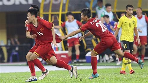 ĐT Malaysia tập làm quen sân Mỹ Đình