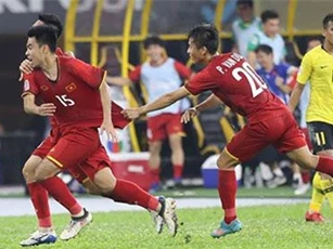 ĐT Malaysia tập làm quen sân Mỹ Đình