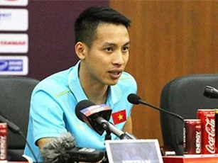 Đỗ Hùng Dũng: 'Kèn vuvuzela gây ồn lớn, đôi khi khiến cầu thủ khó trao đổi cùng nhau'