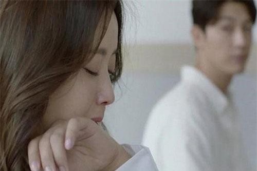 Lấy nhau 3 năm mới biết chồng chỉ yêu ... đàn ông