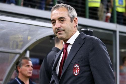NÓNG: AC Milan chính thức sa thải HLV