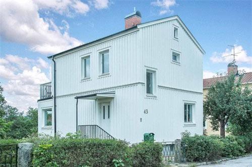 Ngôi nhà màu trắng nổi bật giữa mảnh vườn xanh dành cho ai yêu thích cuộc sống an lành chốn ngoại ô