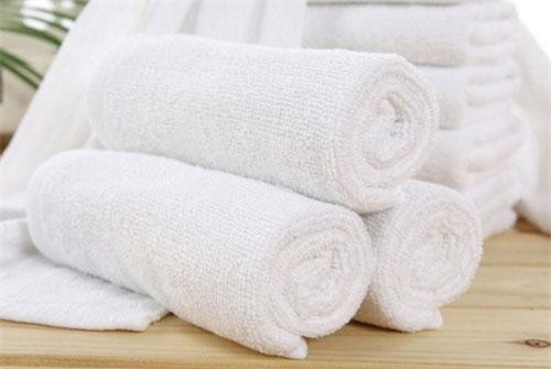 Thêm thứ này vào máy giặt, khăn tắm không bao giờ bị ố vàng mà luôn sạch thơm như mới