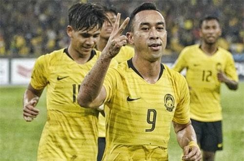 Tiền đạo Malaysia lớn tiếng đe dọa Văn Hậu