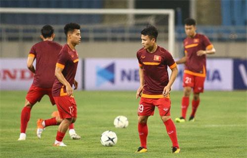 ĐT Việt Nam tập làm quen sân Mỹ Đình, sẵn sàng cho trận gặp ĐT Malaysia