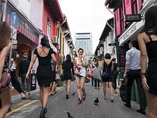 Khỏa thân nơi công cộng ở đây phải ngồi tù