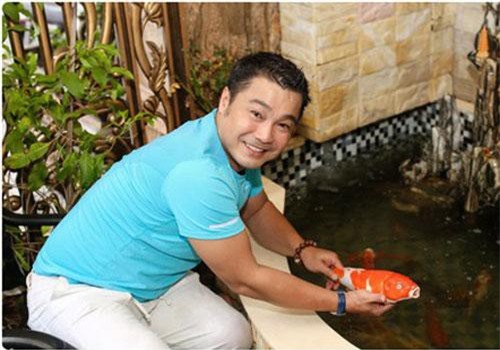 Lý Hùng: Quý ông 50 tuổi giàu có bậc nhất showbiz 'ở vậy' để chăm sóc mẹ già