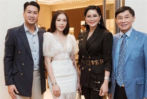 Thiếu gia Phillip Nguyễn đưa Linh Rin ra mắt bố mẹ: Hot girl Hà thành một bước vào hào môn, đám cưới khủng sắp được diễn ra