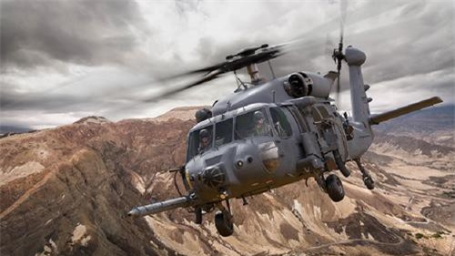 Trực thăng chiến đấu HH-60W Whiskey mới nhất của Không quân Mỹ dũng mãnh quần thảo bầu trời