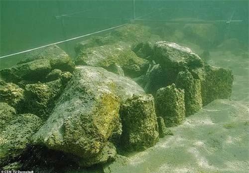 Bí ẩn đáy hồ Constance: 'Thủy cung' ma quái xây bởi… người đồ đá?