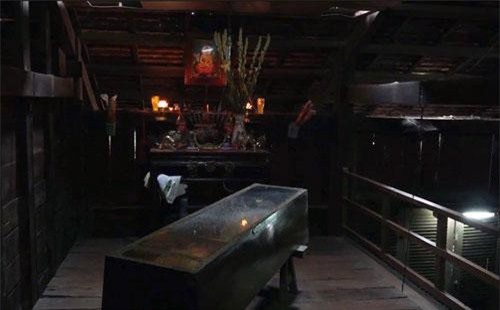 Bí ẩn xác chết 50 năm ở chung với người sống tại miền Tây