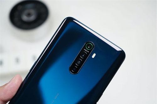 Cận cảnh smartphone mạnh nhất trong lịch sử Oppo, sạc nhanh 65W, giá rẻ bất ngờ