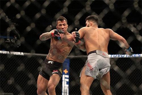 Chiêm ngưỡng cú đấm móc 'búa tạ' khiến cao thủ Brazil bật ngửa