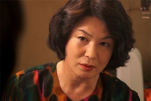 Cốc nước cam trong đêm tân hôn mẹ chồng pha làm tôi kinh hãi