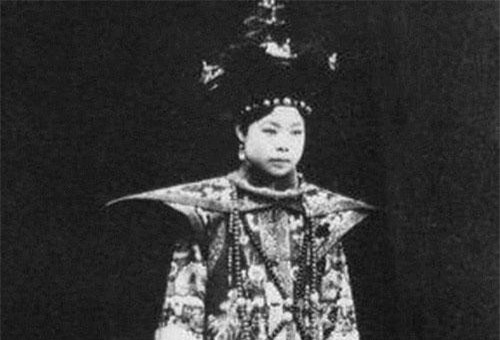 Cuộc 'mặc cả' chưa từng tiết lộ và cách 'bật' bài bản của cô vợ nổi tiếng lịch sử dám chủ động ly hôn rồi đòi tiền từ chồng Hoàng đế