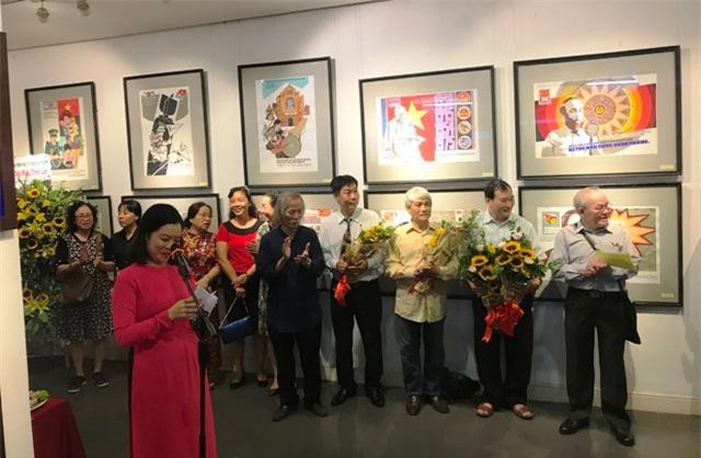 'Đồng hành cùng sự kiện' - Triển lãm của 4 họa sĩ hơn bốn thập niên chuyên tranh cổ động