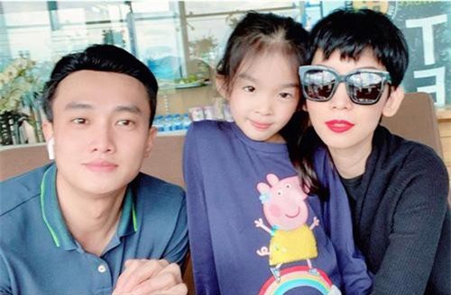 Hậu tin đồn 'cặp kè', Xuân Lan vui vẻ bên con gái và Quốc Trường