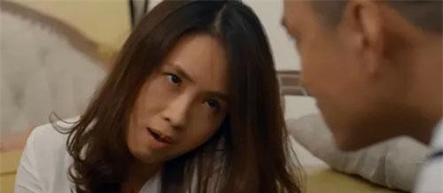 Hoa hồng trên ngực trái - Tập 20: Trong cơn say, Khuê lớn tiếng nói Bảo là 'đồ khốn nạn'