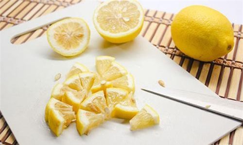 Mẹo cực hay để khử mùi hôi thùng rác trong 'một nốt nhạc'