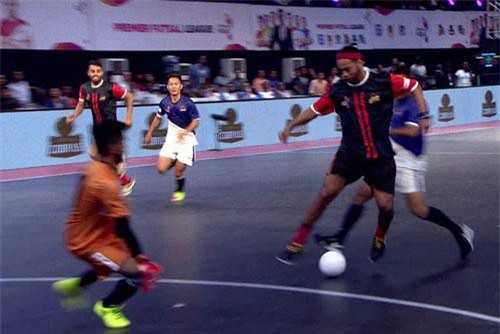 Những pha 'làm xiếc' của Ronaldinho trên sân futsal