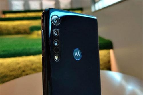 'Soi' smartphone chống nước, 3 camera sau, RAM 4 GB, giá siêu rẻ