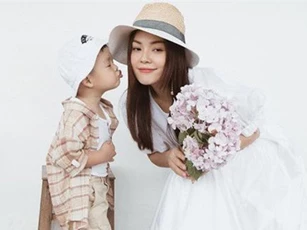 Tan chảy với loạt ảnh mừng sinh nhật 'đôi' siêu dễ thương của mẹ con Dương Cẩm Lynh