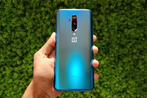 Trên tay smartphone chip S855 Plus, RAM 12 GB, 3 camera sau, giá 17,65 triệu