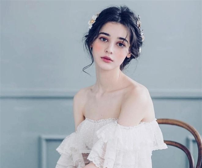 3 nàng thơ châu Âu xinh như búp bê khi làm mẫu váy cưới