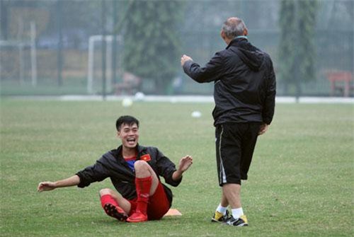 CLIP HOT (12/10): Lộ danh tính cầu thủ HLV Park Hang-seo không hài lòng, body 'gây mê' của đệ nhất mỹ nhân Thái Lan