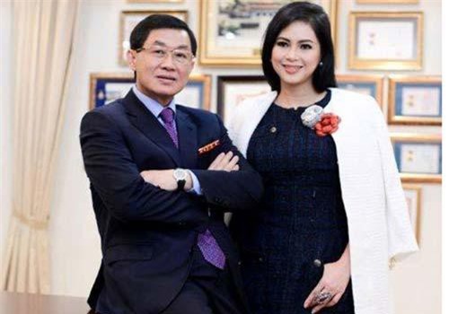 Chuyến bay định mệnh, 'vua hàng hiệu' Johnathan Hạnh Nguyễn gặp trùm thời trang