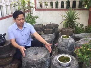 Chuyện lạ Lào Cai: 'Đồ khùng' đáng yêu ôm bao nhiêu nồi đồng cối đá