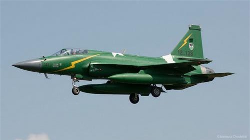Không cần Trung Quốc, Pakistan tự đại tu tiêm kích JF-17