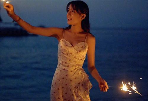 Mỹ nhân Tân Cương Địch Lệ Nhiệt Ba lộ dấu hiệu lão hóa da