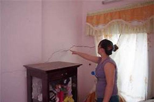 Người dân Bắc Giang sống bất an vì mỏ đá nổ mìn gây lún nứt nhà