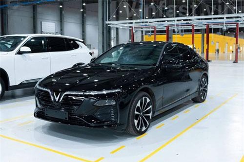 XE HOT (12/10): Giá ôtô VinFast mới nhất, 10 xe naked bike đáng mua nhất năm 2019