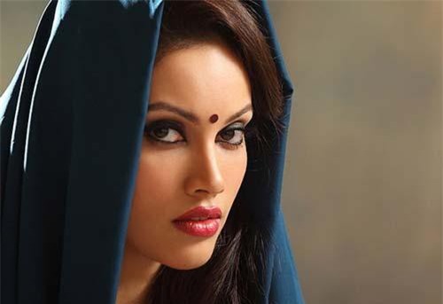 Chấm đỏ giữa 2 lông mày của phụ nữ Ấn Độ có ý nghĩa gì?