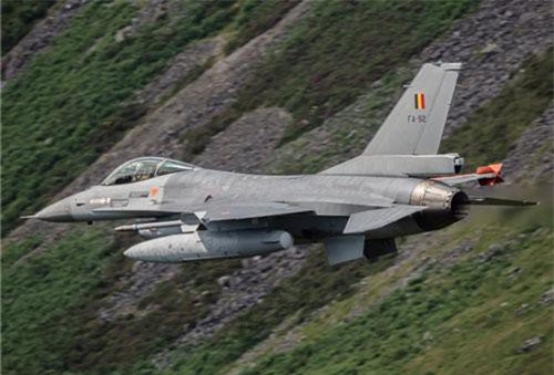 Chiến cơ Nga 'chạy mất dạng' khi F-16 Bỉ 'chơi rắn' ở biển Baltic