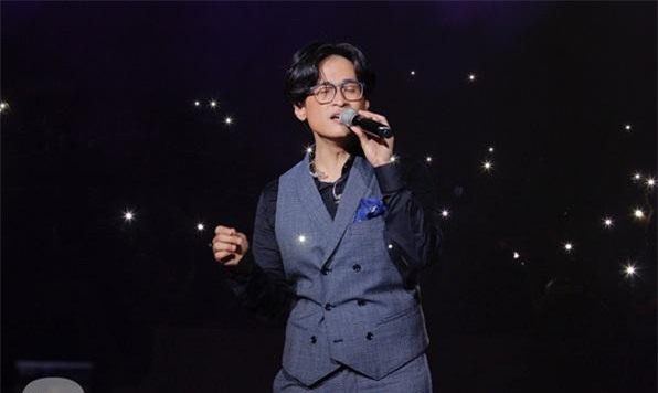 Hà Anh Tuấn diện đồ bảnh bao như chú rể, khán giả không ngừng hô to: 'Cô dâu đâu rồi anh ơi?'