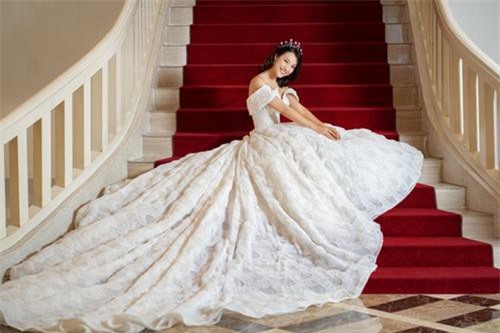 Hé lộ 'hôn lễ trong mơ', Hoàng Oanh khiến người xem không thể rời mắt trong bộ ảnh cưới đặc biệt