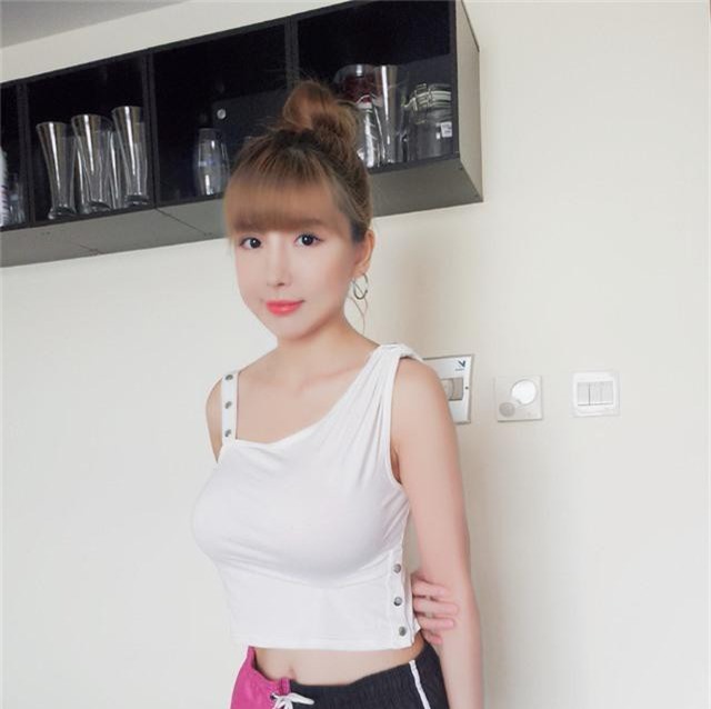 Hot girl mặt như baby sở hữu 1 triệu follow để lộ mặt thật khiến nhiều fan sốc nặng - Ảnh 3. Hot girl mặt như baby sở hữu 1 triệu follow để lộ mặt thật khiến nhiều fan sốc nặng - Ảnh 3.
