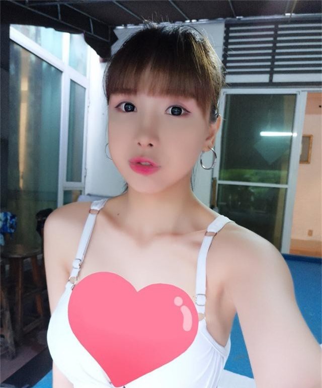 Hot girl mặt như baby sở hữu 1 triệu follow để lộ mặt thật khiến nhiều fan sốc nặng - Ảnh 4. Hot girl mặt như baby sở hữu 1 triệu follow để lộ mặt thật khiến nhiều fan sốc nặng - Ảnh 4.