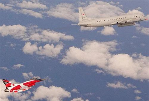Khám phá trinh sát cơ khổng lồ IL-20M Nga vừa bị F-16 NATO lao lên chặn