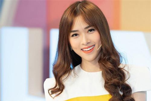 'Mẹ đơn thân' Diệp Bảo Ngọc gây xúc động khi kể về cú sốc ly hôn, phải trốn trong nhà không đi đâu