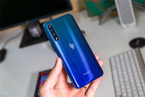 SỐC: Vsmart Live giảm giá 2,5 triệu đồng