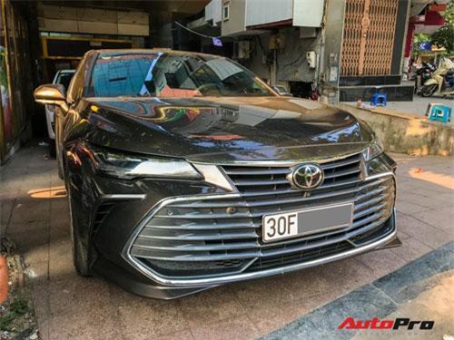 Cận cảnh hàng hiếm Toyota Avalon 2019 - Đàn anh của Toyota Camry lăn bánh tại Việt Nam