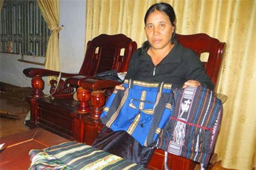 Gia Lai: Người phụ nữ Ba Na giữ 'lửa' nghề truyền thống