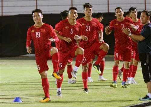 HLV Lê Thụy Hải chỉ ra người sẽ đá thay Tuấn Anh trước Indonesia