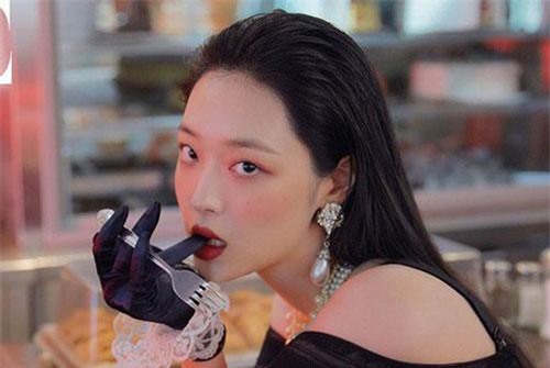 Luôn vui vẻ, xinh đẹp, chẳng ai ngờ Sulli phải 1 mình đấu tranh với căn bệnh đáng sợ này từ khi còn bé